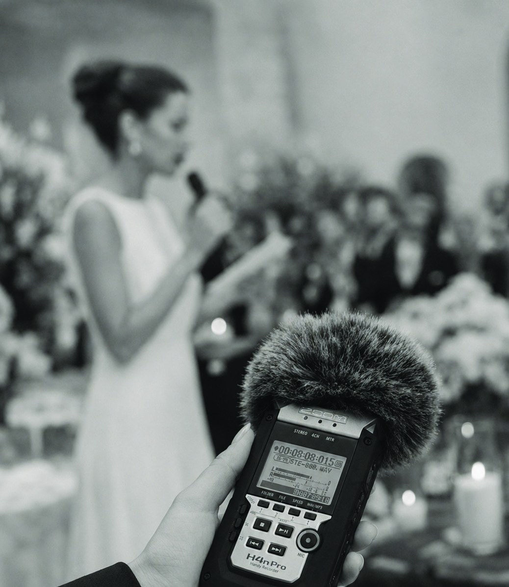 Captation sonore d'un discours au micro pendant un mariage